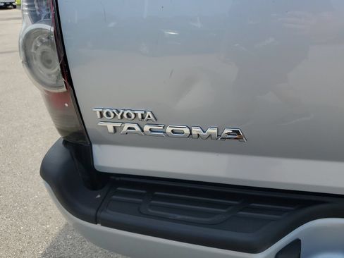 Used 2012 Toyota Tacoma 4x4 Access Cab V6 w/ TRD Sport Pkg image 10