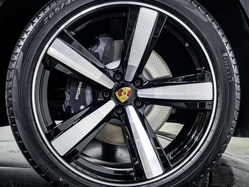 Certified 2025 Porsche Macan image 22