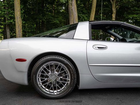 Used 1999 Chevrolet Corvette Coupe w/ Performance Handling Pkg RWD image 62