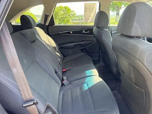 Used 2020 Kia Sorento FWD V6 image 13