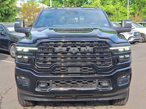 Used 2025 RAM 2500 Limited AWD/4WD image 2