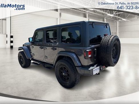 Used 2019 Jeep Wrangler Unlimited Sahara AWD/4WD image 5