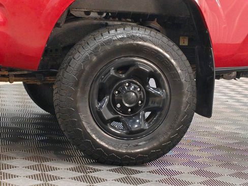 Used 2016 Toyota Tacoma SR image 40