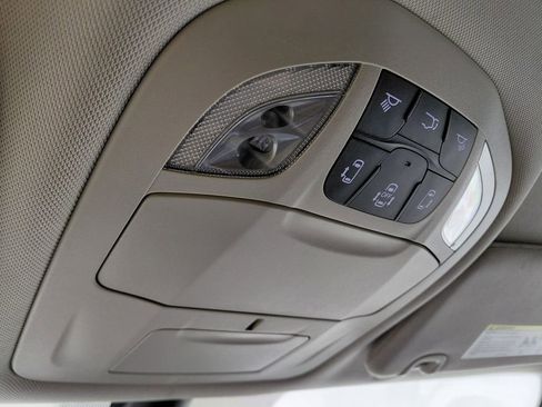 Certified 2024 Chrysler Pacifica Touring-L FWD image 39