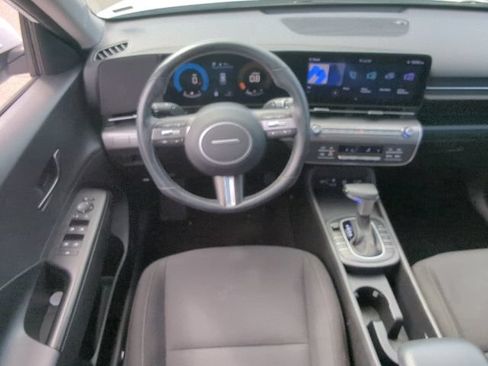 Used 2025 Hyundai Kona SEL FWD image 8