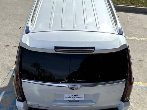 Used 2016 Cadillac Escalade ESV Luxury image 13