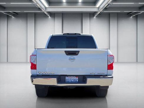 Used 2018 Nissan Titan SV AWD/4WD image 5
