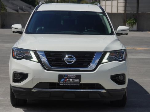 Used 2017 Nissan Pathfinder SL image 2