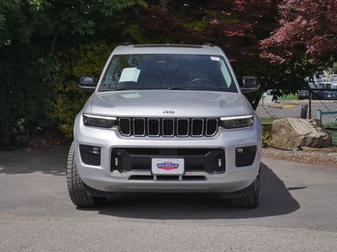 Used 2021 Jeep Grand Cherokee L Overland w/ Luxury Tech Group IV AWD/4WD image 32