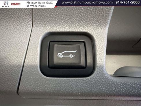 Used 2022 GMC Acadia SLT w/ Preferred Package image 19