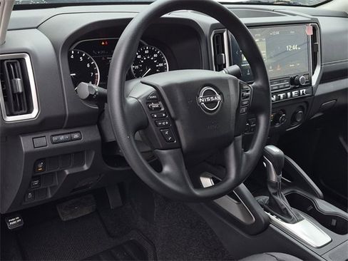 Certified 2025 Nissan Frontier SV image 23