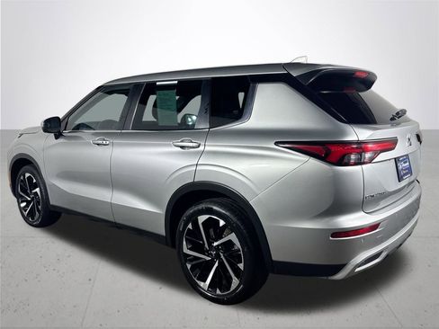 Used 2023 Mitsubishi Outlander SE image 8