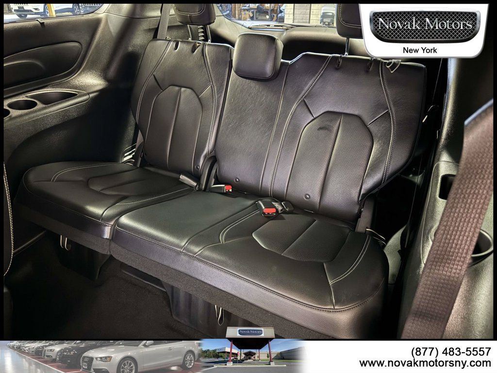 Used 2021 Chrysler Pacifica Touring-L w/ S Appearance Package AWD/4WD image 14