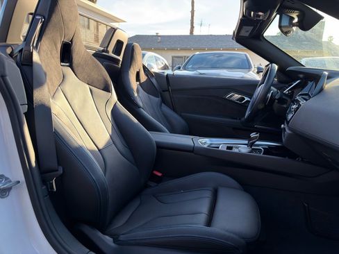 Used 2022 BMW Z4 M40i w/ Premium Package image 41