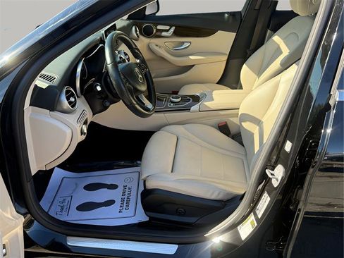 Used 2018 Mercedes-Benz C 300 Sedan w/ Premium Package image 12