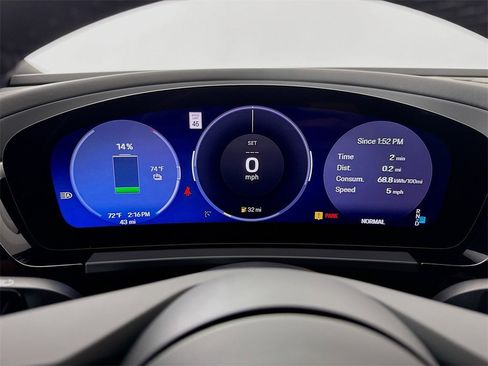 New 2025 Porsche Macan Electric image 16