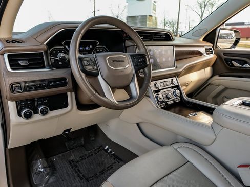 Used 2021 GMC Yukon XL Denali image 3