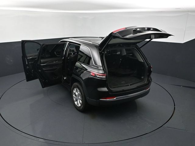 Used 2023 Jeep Grand Cherokee Limited w/ Luxury Tech Group II AWD/4WD image 28