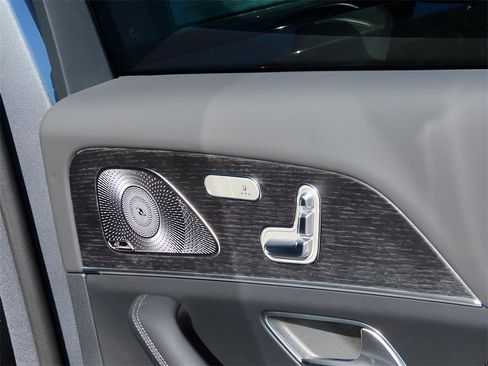 Used 2025 Mercedes-Benz GLS 450 GLS 450 image 33