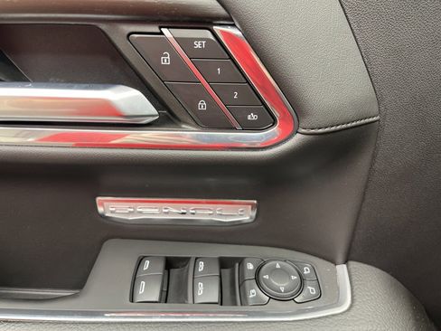 Used 2024 GMC Sierra 1500 Denali image 9