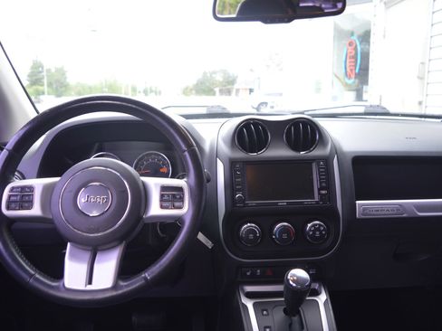 Used 2014 Jeep Compass Latitude FWD image 28