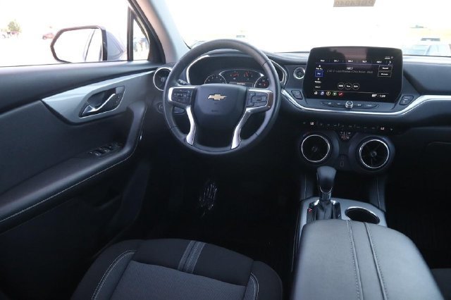 Used 2025 Chevrolet Blazer LT AWD/4WD image 22