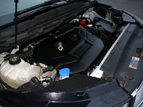 Used 2018 Ford Edge SEL image 22