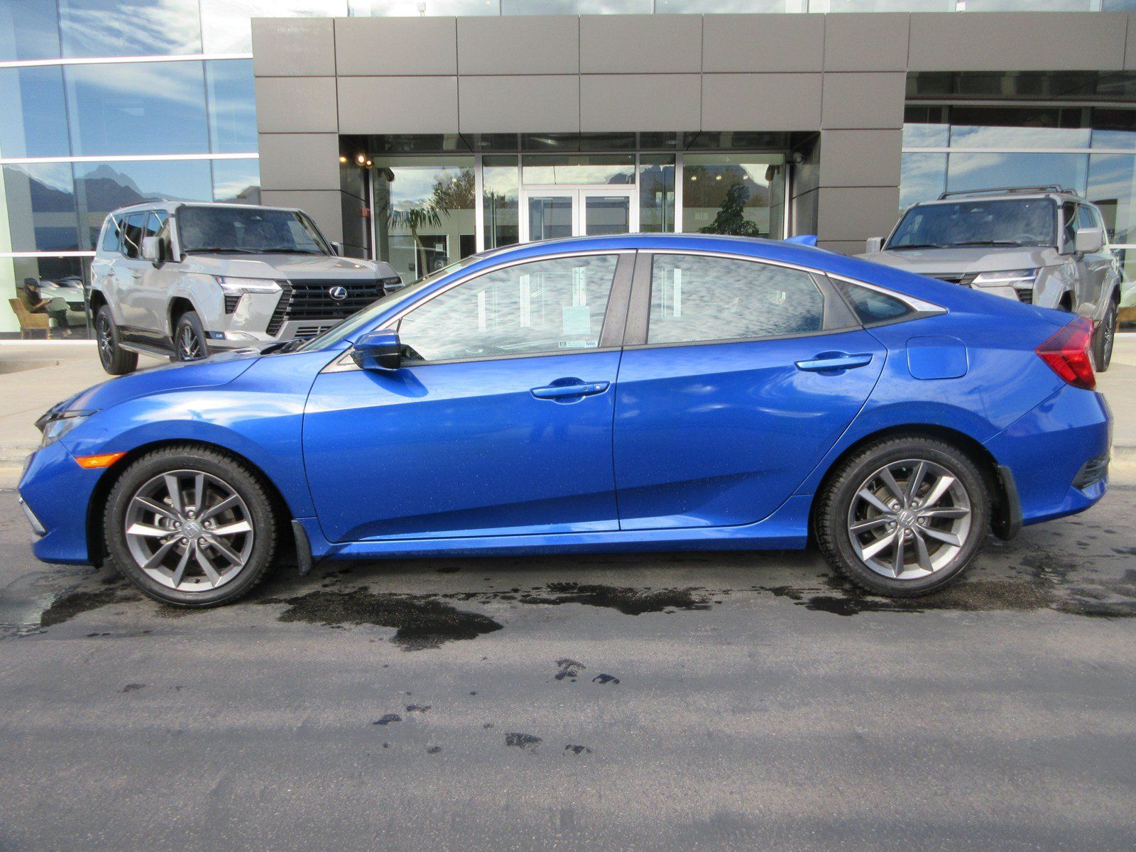 Used 2019 Honda Civic EX image 3