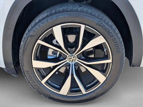 Used 2025 Volkswagen Atlas SEL Premium R-Line image 25