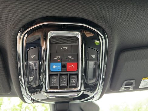 Used 2022 Jeep Grand Cherokee Overland AWD/4WD image 22