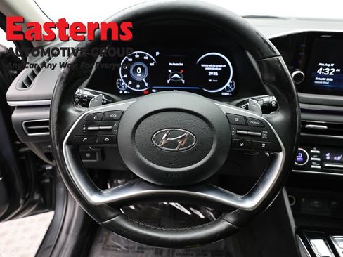 Used 2023 Hyundai Sonata Limited w/ Preferred Accessory Package FWD image 10