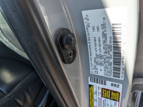 Used 2018 Toyota Tacoma Limited image 8