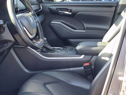 Used 2022 Toyota Highlander XLE image 17