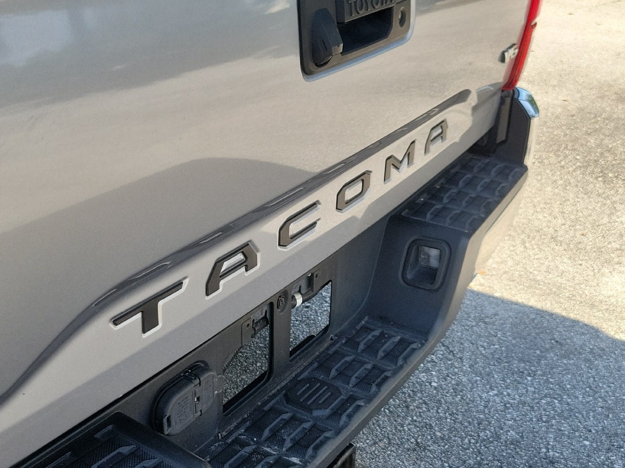 Used 2021 Toyota Tacoma SR5 RWD image 6