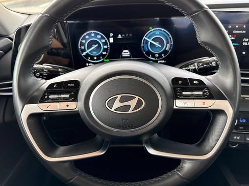Used 2025 Hyundai Elantra Limited FWD image 32