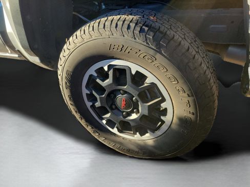 Used 2024 Toyota Tacoma TRD Off-Road image 27