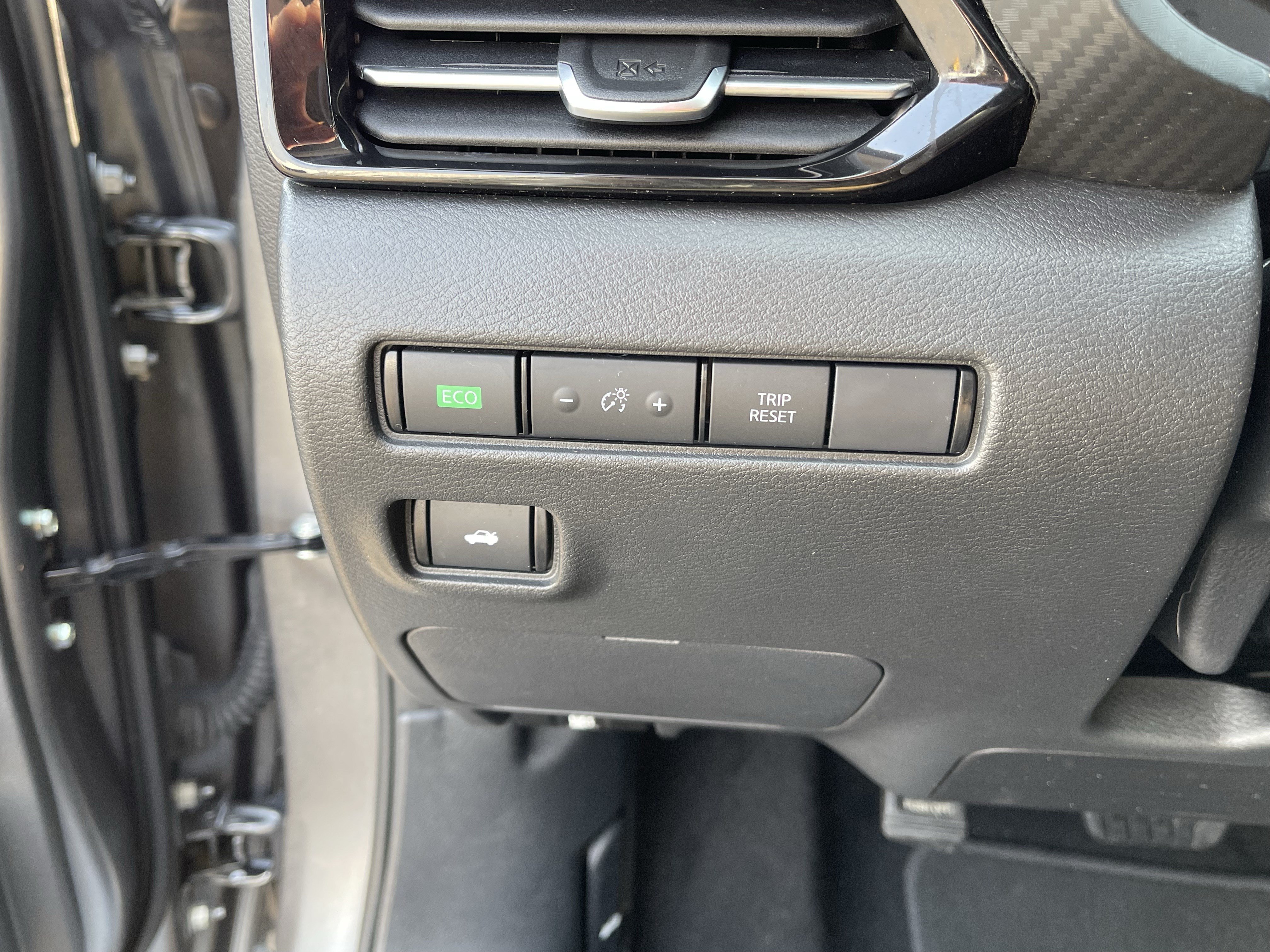 Used 2025 Nissan Sentra SR FWD image 25