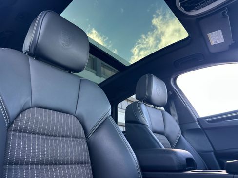 Used 2025 Porsche Macan Turbo image 17