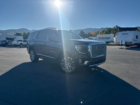 Used 2022 GMC Yukon Denali w/ Denali Premium Package AWD/4WD image 2