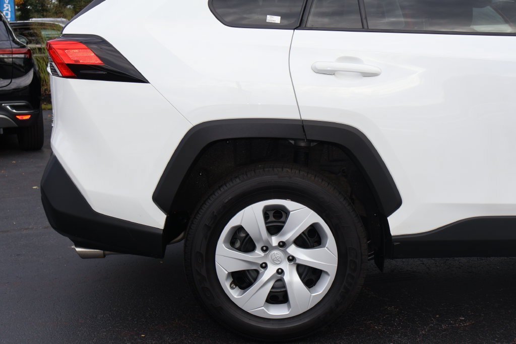 Certified 2024 Toyota RAV4 LE AWD/4WD image 9