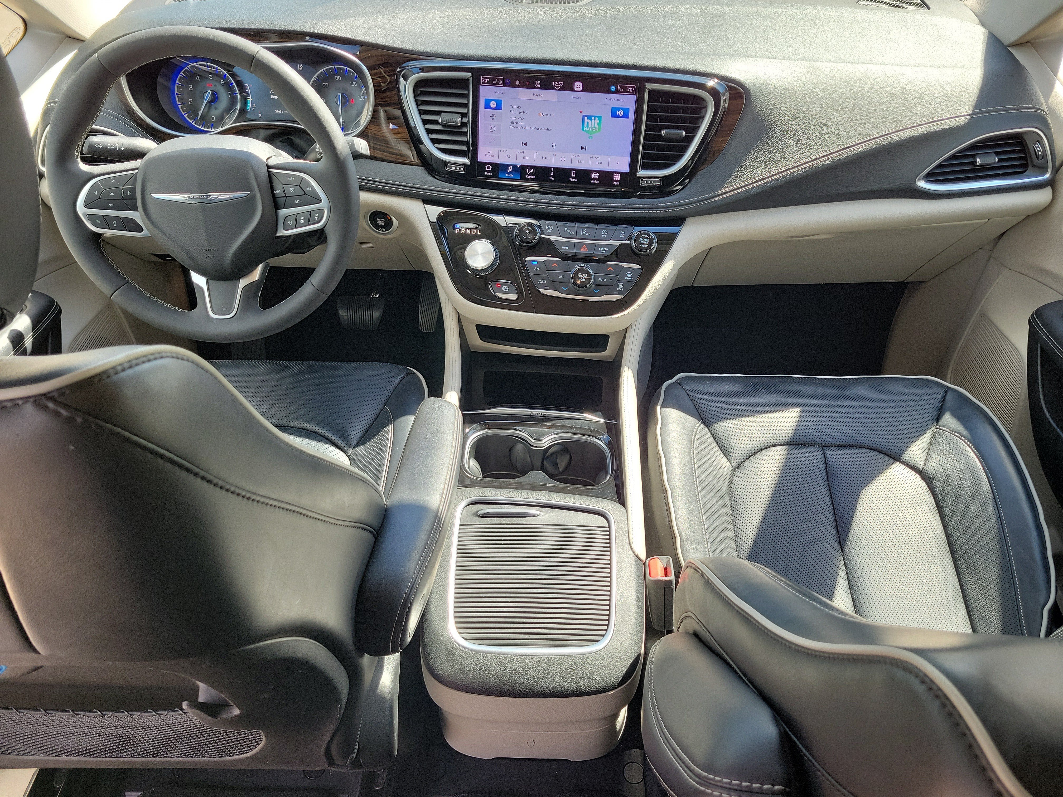 Used 2023 Chrysler Pacifica Limited FWD image 14