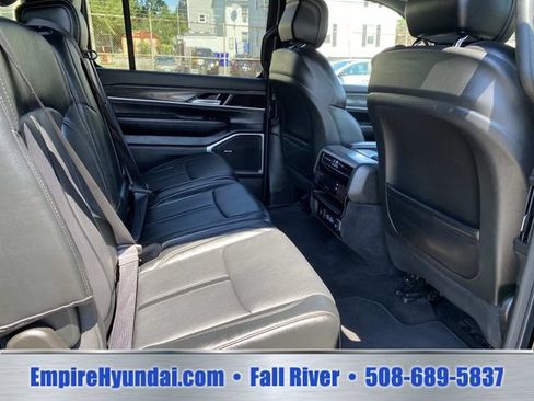 Used 2024 Jeep Wagoneer L Series II w/ Flexible Seating Group AWD/4WD image 22