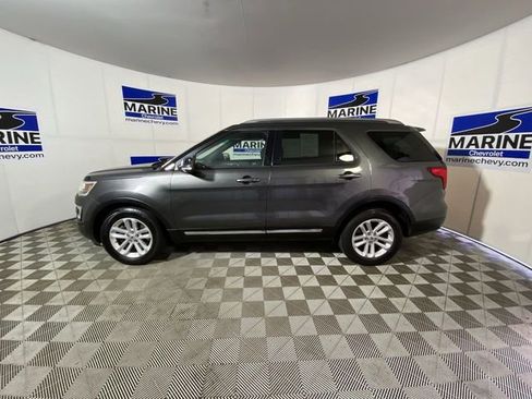 Used 2017 Ford Explorer XLT FWD image 10