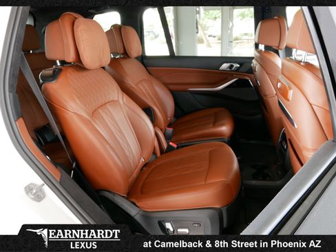 Used 2024 BMW X7 xDrive40i w/ Executive Package image 3