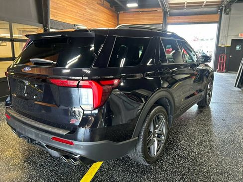 Used 2025 Ford Explorer ST AWD/4WD image 3