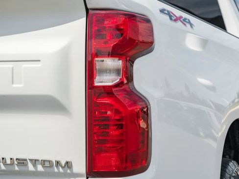 Used 2023 Chevrolet Silverado 1500 Custom image 8