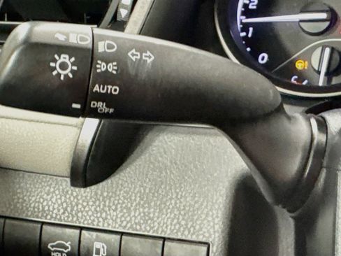Used 2022 Toyota Camry SE FWD image 12