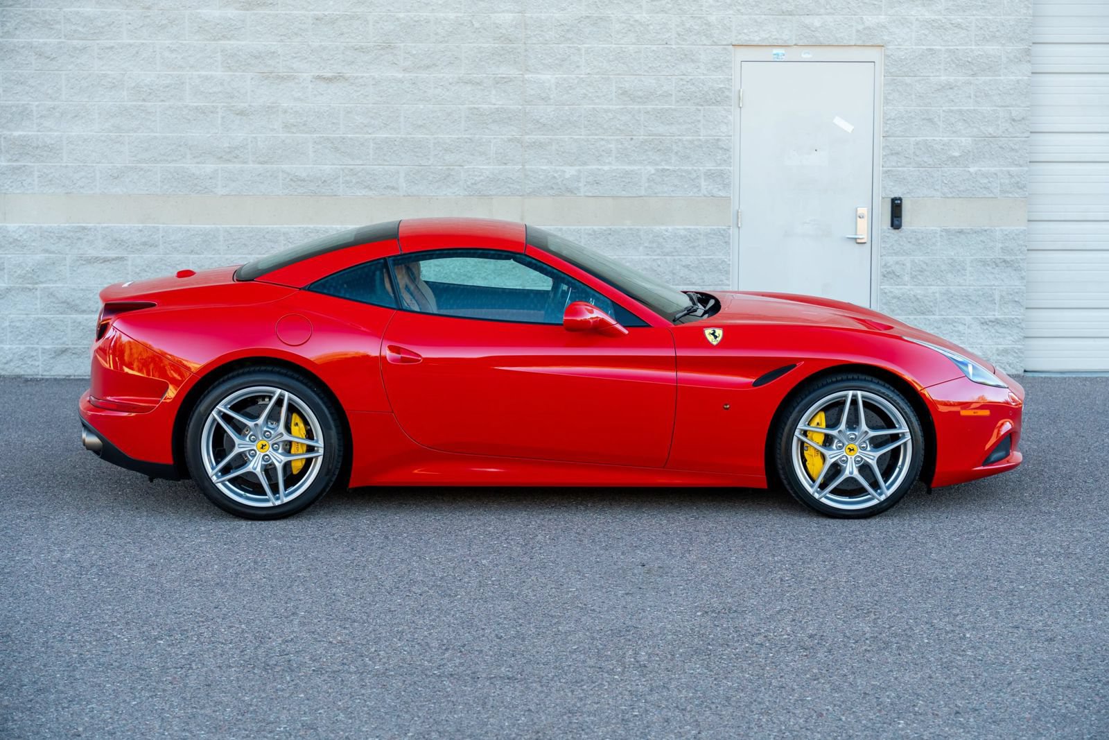 Used 2015 Ferrari California T RWD image 26