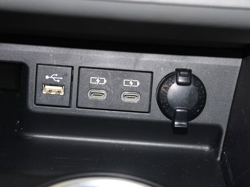 Used 2023 Toyota Highlander LE image 45