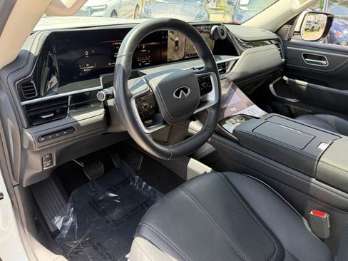 Used 2025 INFINITI QX80 Sensory AWD/4WD image 10